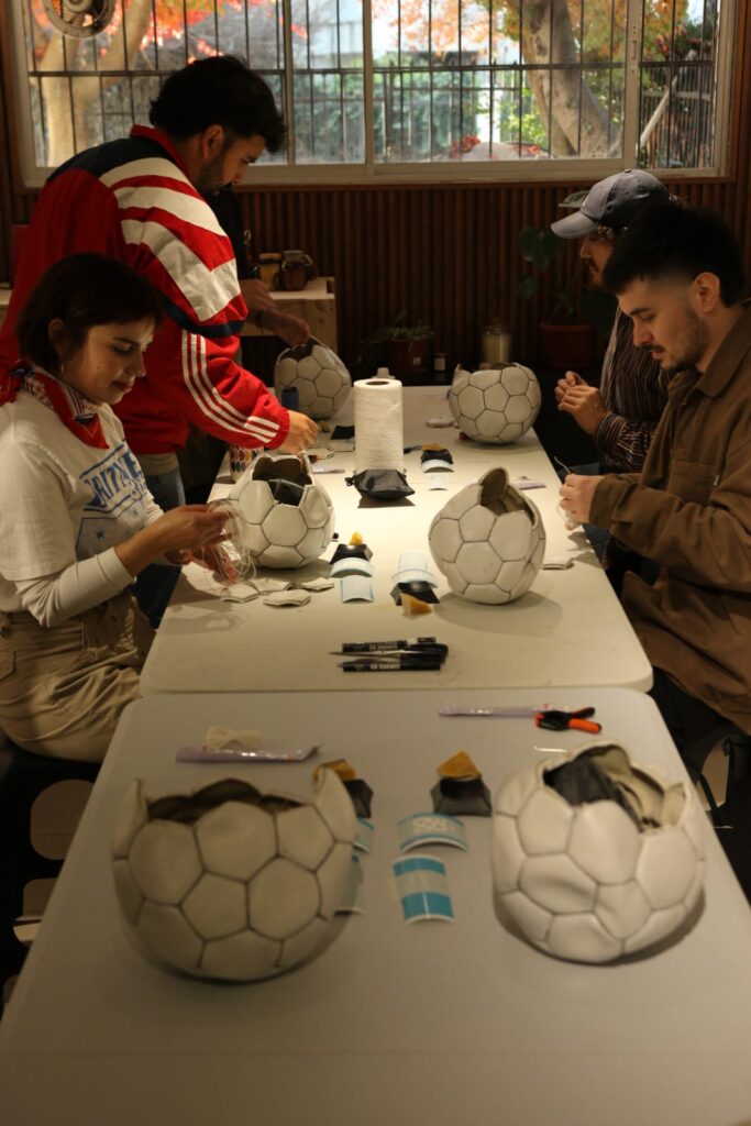 Foto del taller de balones artesanales DOCE F.C.