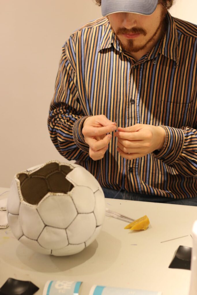 Foto del taller de balones artesanales DOCE F.C.