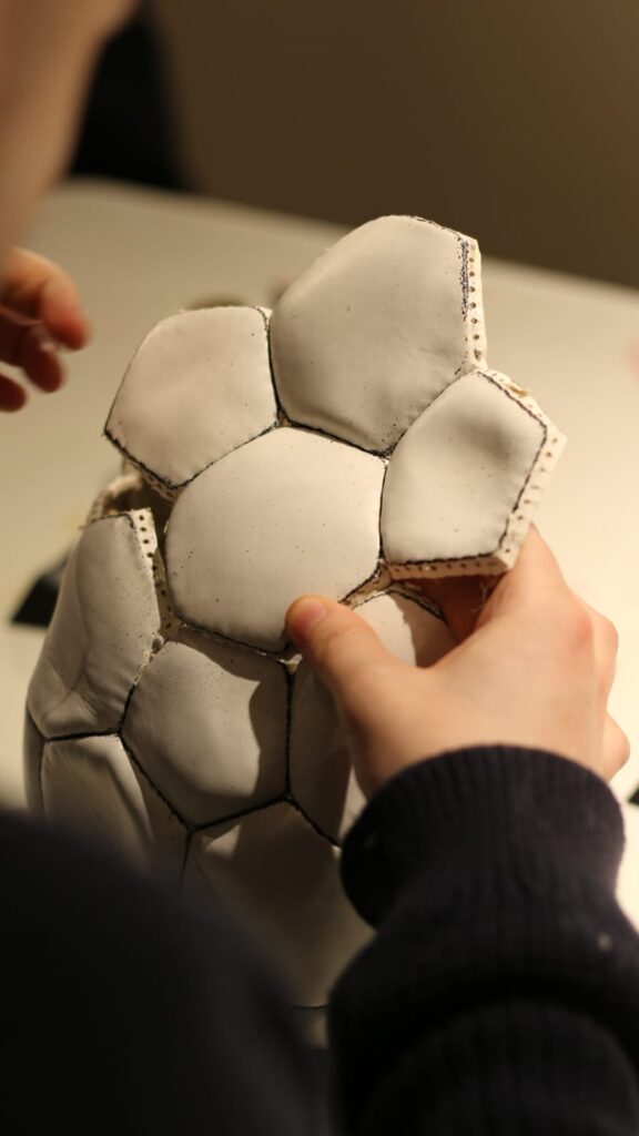Foto del taller de balones artesanales DOCE F.C.