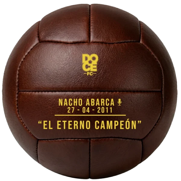 Balón 12 Cascos personalizado con el nombre Nacho Abarca y la frase El eterno campeón
